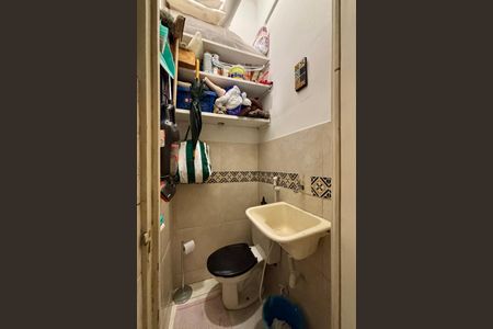 Apartamento à venda com 145m², 3 quartos e sem vaga Apartamento à venda com 145m², 3 quartos e sem vagaBanheiro de Serviço