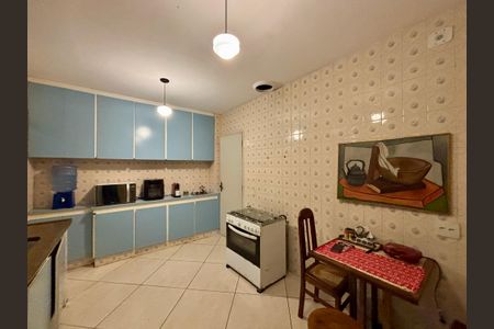 Apartamento à venda com 145m², 3 quartos e sem vaga Apartamento à venda com 145m², 3 quartos e sem vagaCozinha e Área de Serviço