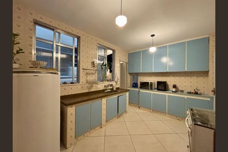 Apartamento à venda com 145m², 3 quartos e sem vaga Apartamento à venda com 145m², 3 quartos e sem vagaCozinha e Área de Serviço