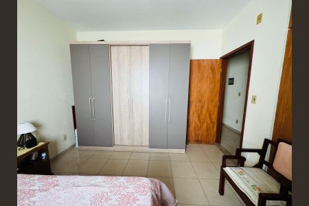 Casa à venda com 152m², 3 quartos e 4 vagas