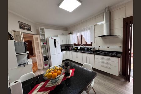 Casa à venda com 147m², 2 quartos e 2 vagas Casa à venda com 147m², 2 quartos e 2 vagasCozinha