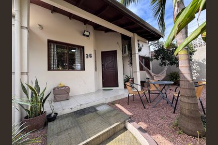 Casa à venda com 147m², 2 quartos e 2 vagas Casa à venda com 147m², 2 quartos e 2 vagasÁrea comum