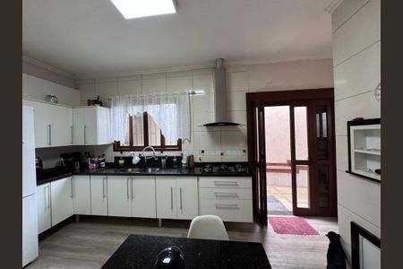 Casa à venda com 147m², 2 quartos e 2 vagas Casa à venda com 147m², 2 quartos e 2 vagasCozinha