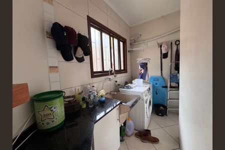 Casa à venda com 147m², 2 quartos e 2 vagas Casa à venda com 147m², 2 quartos e 2 vagasLavanderia