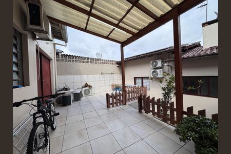 Casa à venda com 147m², 2 quartos e 2 vagas Casa à venda com 147m², 2 quartos e 2 vagasÁrea comum