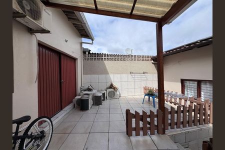 Casa à venda com 147m², 2 quartos e 2 vagas Casa à venda com 147m², 2 quartos e 2 vagasÁrea comum