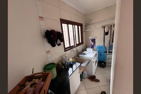 Casa à venda com 147m², 2 quartos e 2 vagas Casa à venda com 147m², 2 quartos e 2 vagasLavanderia