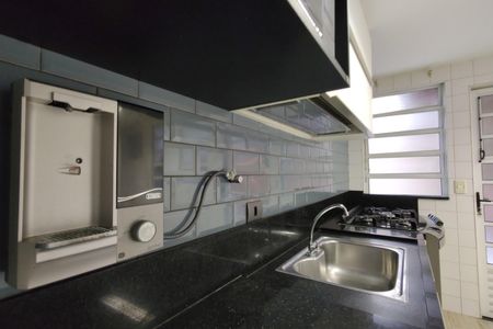 Casa de condomínio à venda com 103m², 3 quartos e 3 vagasCozinha - Armários