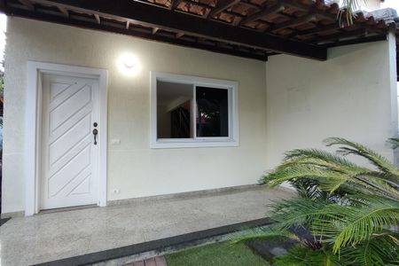 Casa de condomínio à venda com 103m², 3 quartos e 3 vagasFachada