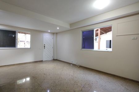 Casa de condomínio à venda com 103m², 3 quartos e 3 vagasSala
