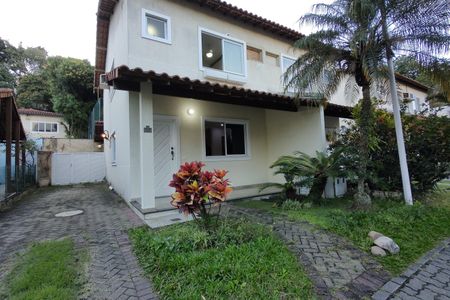 Casa de condomínio à venda com 103m², 3 quartos e 3 vagasFachada