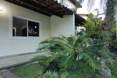 Casa de condomínio à venda com 103m², 3 quartos e 3 vagasFachada
