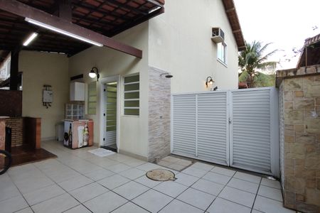 Casa de condomínio à venda com 103m², 3 quartos e 3 vagasQuintal