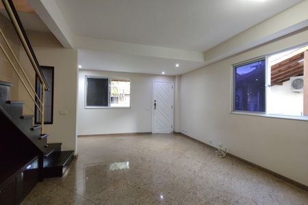 Casa de condomínio à venda com 103m², 3 quartos e 3 vagasSala