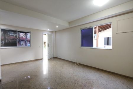 Casa de condomínio à venda com 103m², 3 quartos e 3 vagasSala