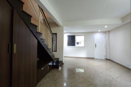 Casa de condomínio à venda com 103m², 3 quartos e 3 vagasSala