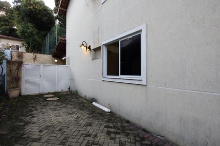 Casa de condomínio à venda com 103m², 3 quartos e 3 vagasFachada