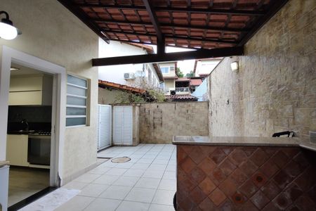 Casa de condomínio à venda com 103m², 3 quartos e 3 vagasQuintal