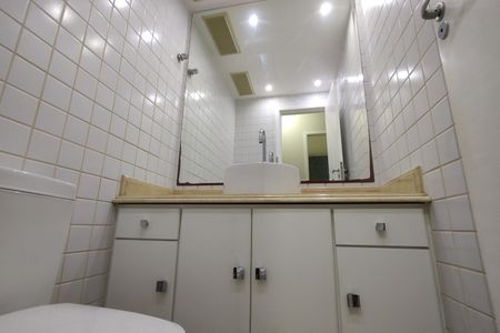 Casa de condomínio à venda com 103m², 3 quartos e 3 vagasLavabo