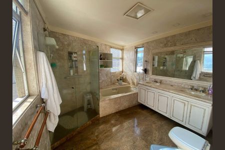 Apartamento à venda com 302m², 3 quartos e 4 vagas