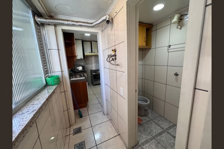 Apartamento à venda com 98m², 2 quartos e sem vagaBanheiro de Serviço