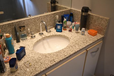 Casa de condomínio à venda com 192m², 3 quartos e 4 vagasBanheiro do Quarto 2