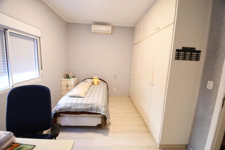 Casa de condomínio à venda com 192m², 3 quartos e 4 vagasQuarto 2 - Suíte