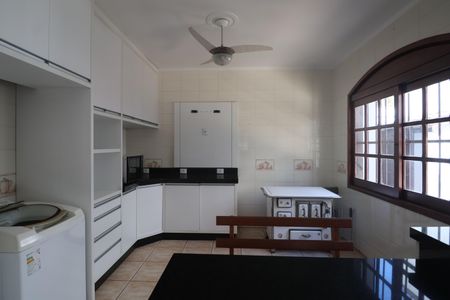 Casa para alugar com 600m², 5 quartos e 2 vagasCozinha