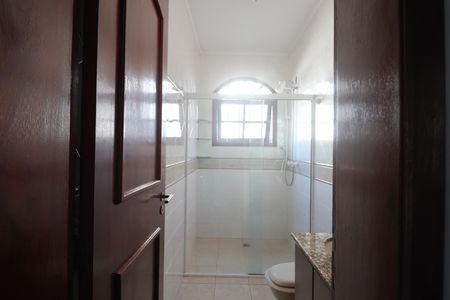 Casa para alugar com 600m², 5 quartos e 2 vagasBanheiro 1