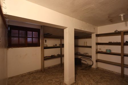 Casa para alugar com 600m², 5 quartos e 2 vagasDepósito