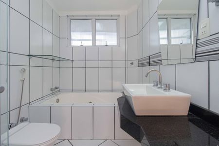 Apartamento para alugar com 160m², 3 quartos e 1 vaga Apartamento para alugar com 160m², 3 quartos e 1 vagaBanheiro Social 1