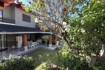 Casa à venda com 362m², 4 quartos e 6 vagas