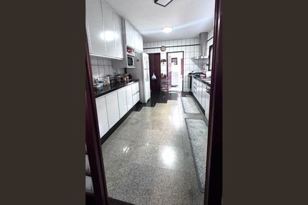 Casa à venda com 362m², 4 quartos e 6 vagas