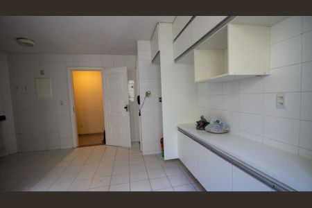 Apartamento para alugar com 138m², 3 quartos e 2 vagas Apartamento para alugar com 138m², 3 quartos e 2 vagasCozinha e Área de Serviço