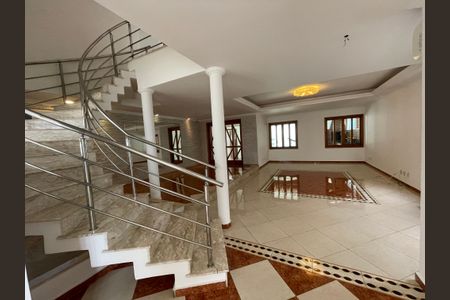 Sala de casa de condomínio para alugar com 5 quartos, 373m² em Lajeado, Cotia