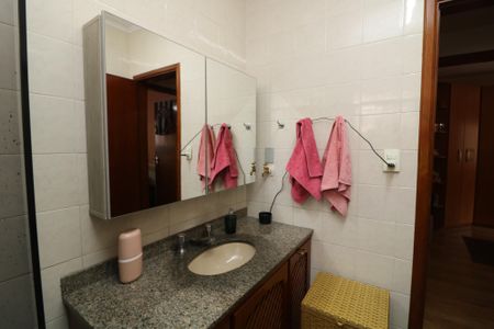 Casa à venda com 132m², 2 quartos e 4 vagasBanheiro