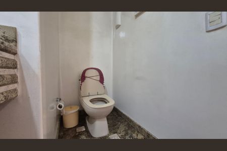 Apartamento à venda com 192m², 4 quartos e 2 vagas Apartamento à venda com 192m², 4 quartos e 2 vagasBanheiro Social