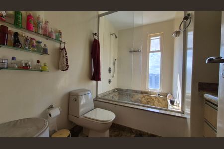 Apartamento à venda com 192m², 4 quartos e 2 vagas Apartamento à venda com 192m², 4 quartos e 2 vagasBanheiro Social