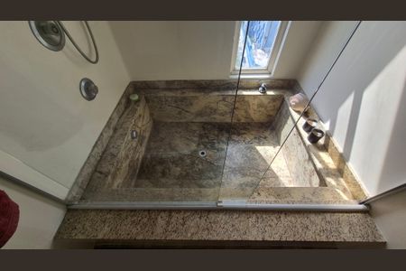 Apartamento à venda com 192m², 4 quartos e 2 vagas Apartamento à venda com 192m², 4 quartos e 2 vagasBanheiro Social