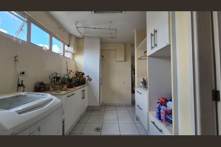 Apartamento à venda com 192m², 4 quartos e 2 vagas Apartamento à venda com 192m², 4 quartos e 2 vagasLavanderia