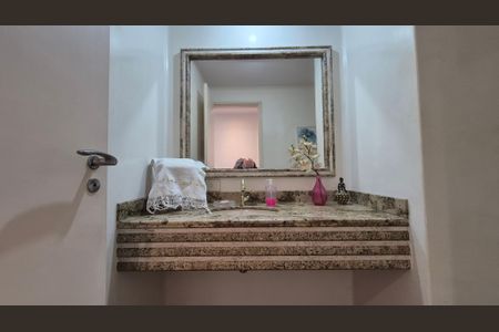 Apartamento à venda com 192m², 4 quartos e 2 vagas Apartamento à venda com 192m², 4 quartos e 2 vagasBanheiro Social