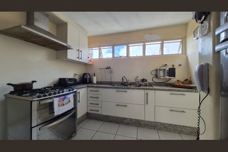 Apartamento à venda com 192m², 4 quartos e 2 vagas Apartamento à venda com 192m², 4 quartos e 2 vagasCozinha