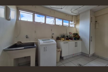 Apartamento à venda com 192m², 4 quartos e 2 vagas Apartamento à venda com 192m², 4 quartos e 2 vagasLavanderia