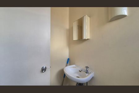 Apartamento à venda com 192m², 4 quartos e 2 vagas Apartamento à venda com 192m², 4 quartos e 2 vagasBanheiro de Serviço