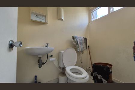 Apartamento à venda com 192m², 4 quartos e 2 vagas Apartamento à venda com 192m², 4 quartos e 2 vagasBanheiro de Serviço