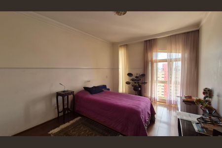Apartamento à venda com 192m², 4 quartos e 2 vagas Apartamento à venda com 192m², 4 quartos e 2 vagasQuarto 2