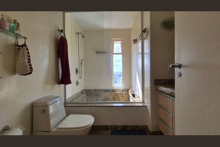 Apartamento à venda com 192m², 4 quartos e 2 vagas Apartamento à venda com 192m², 4 quartos e 2 vagasBanheiro Social