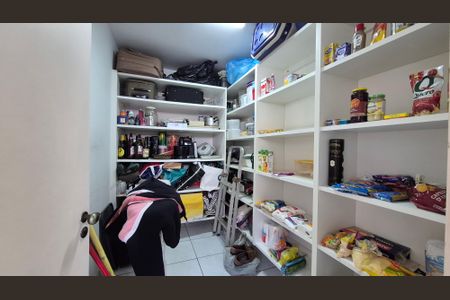 Apartamento à venda com 192m², 4 quartos e 2 vagas Apartamento à venda com 192m², 4 quartos e 2 vagasDespensa