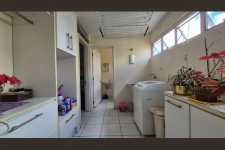 Apartamento à venda com 192m², 4 quartos e 2 vagas Apartamento à venda com 192m², 4 quartos e 2 vagasLavanderia
