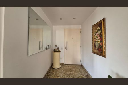 Apartamento à venda com 192m², 4 quartos e 2 vagas Apartamento à venda com 192m², 4 quartos e 2 vagasEntrada